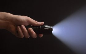 چراغ قوه چگونه کار می کند