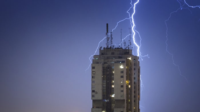 برقگیر چیست و چه کاربردی دارد؟